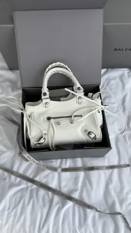Le city white