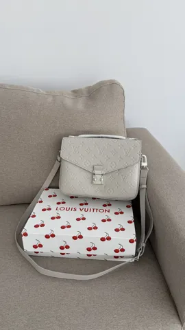 Louis Vuitton Metis